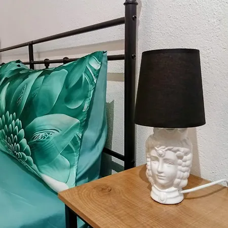 Sicily Bed' House *